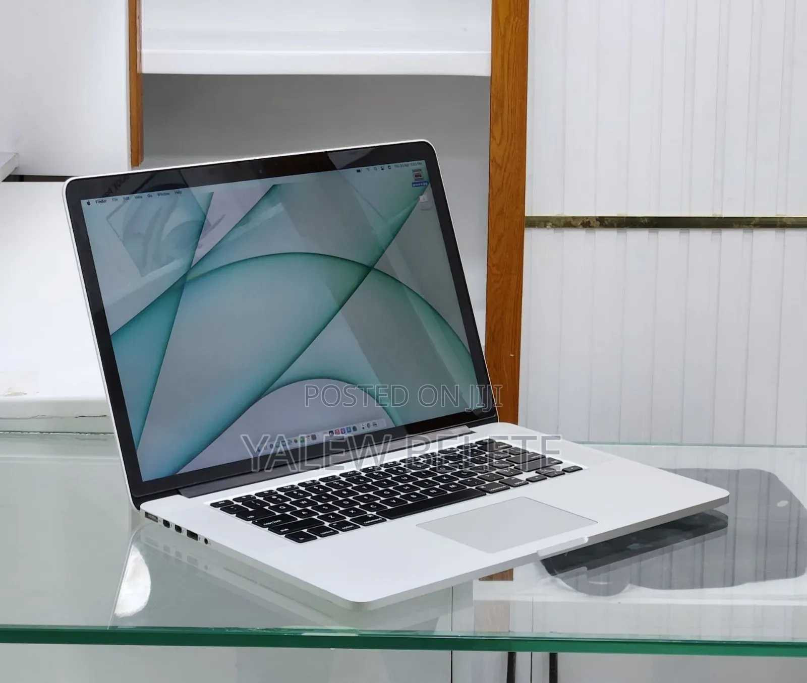 New Laptop Apple MacBook Pro 16GB Intel Core i7 SSD 512GB