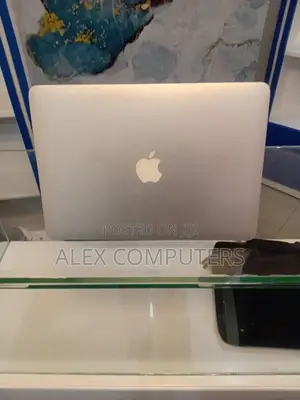 New Laptop Apple MacBook 8GB Intel Core i7 SSD 512GB