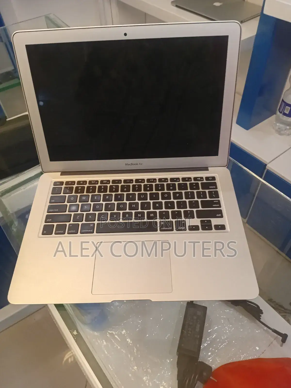 New Laptop Apple MacBook 8GB Intel Core i7 SSD 512GB