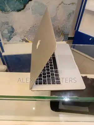 New Laptop Apple MacBook 8GB Intel Core i7 SSD 512GB