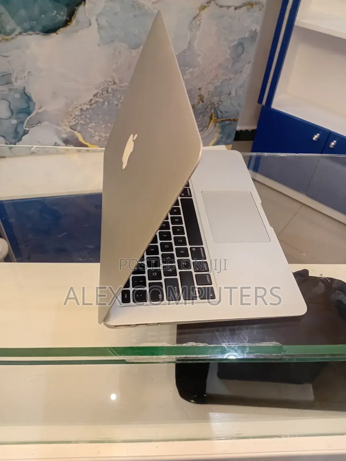New Laptop Apple MacBook 8GB Intel Core i7 SSD 512GB