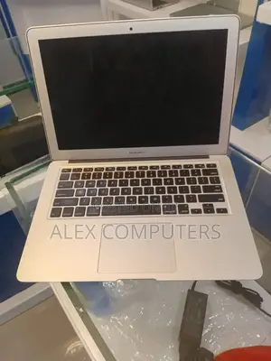 New Laptop Apple MacBook 8GB Intel Core i7 SSD 512GB