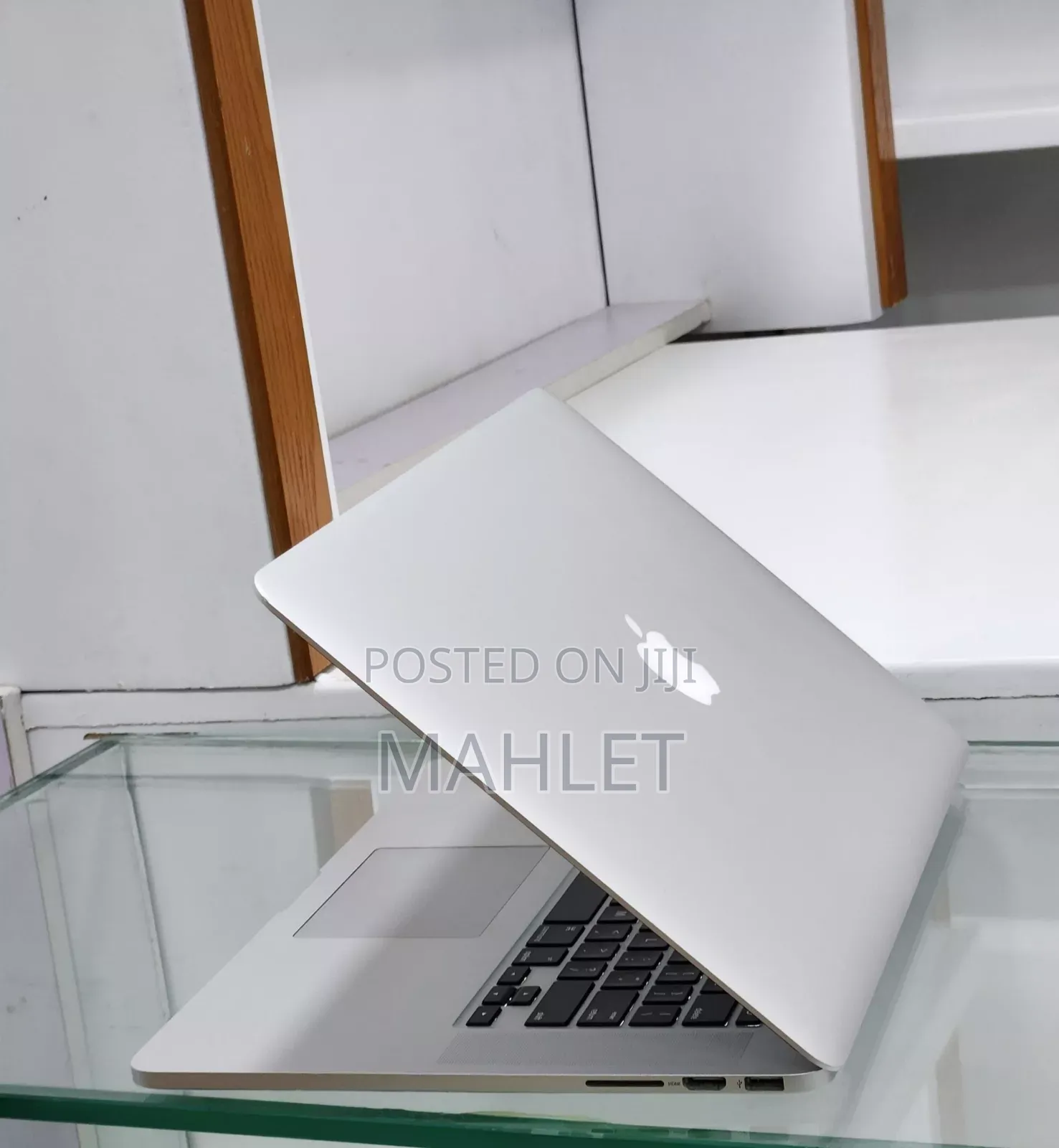 New Laptop Apple MacBook Pro 16GB Intel Core i7 SSD 512GB
