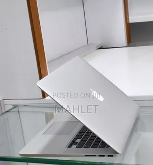 New Laptop Apple MacBook Pro 16GB Intel Core i7 SSD 512GB
