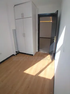 2bdrm Apartment in 6ኪሎ, Arada for rent