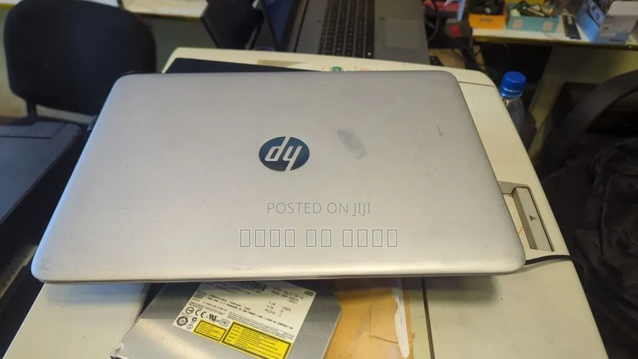 Laptop HP 14-dq1088wm 8GB Intel Core i5 HDD 1T