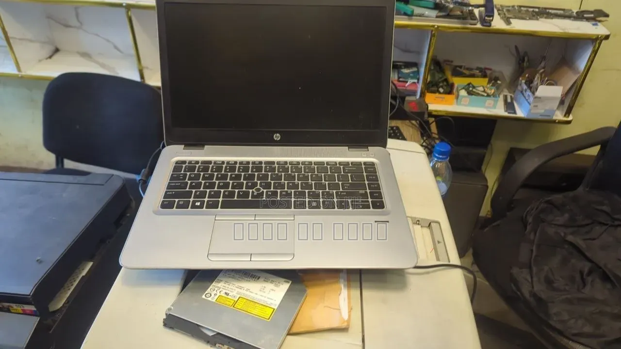 Laptop HP 14-dq1088wm 8GB Intel Core i5 HDD 1T