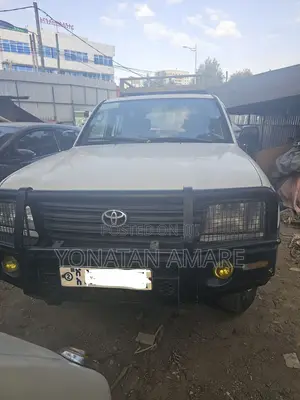 Toyota Land Cruiser 2004 White