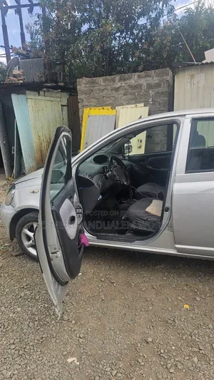 Toyota Vitz 2001 Silver