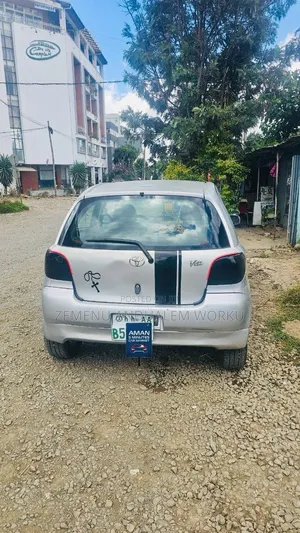 Toyota Vitz 2001 Silver
