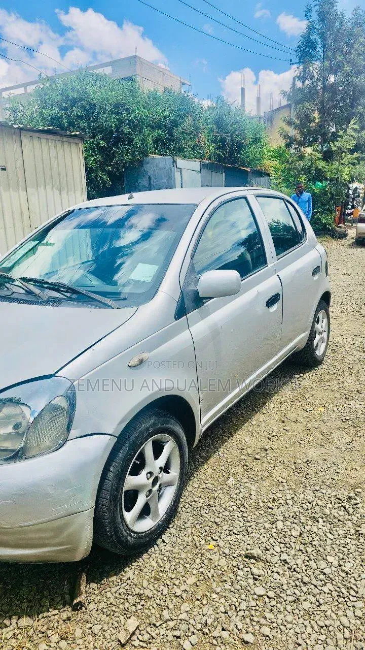 Toyota Vitz 2001 Silver