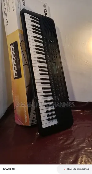 Yamaha PSR E273 Keyboard Piano