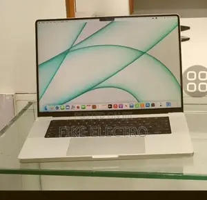 New Laptop Apple MacBook Pro 16GB Intel Core i7 SSD 512GB