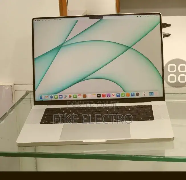 New Laptop Apple MacBook Pro 16GB Intel Core i7 SSD 512GB