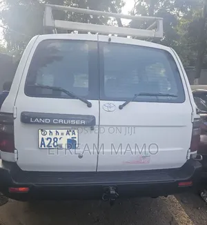 Toyota Land Cruiser 2005 White