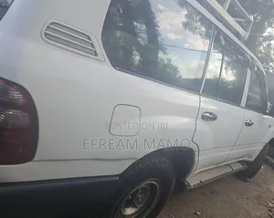 Toyota Land Cruiser 2005 White