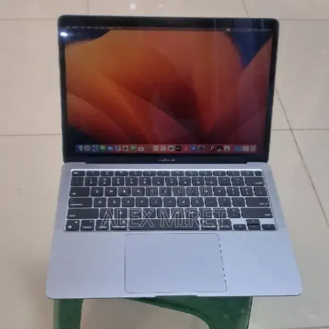 New Laptop Apple MacBook 8GB Apple M1 SSD 512GB