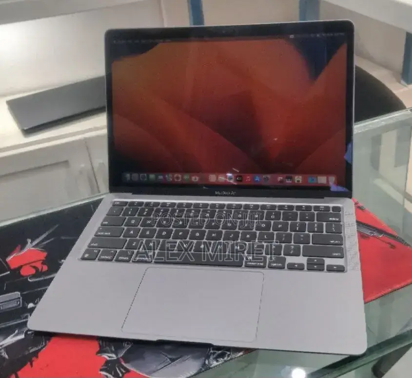 New Laptop Apple MacBook 8GB Apple M1 SSD 512GB