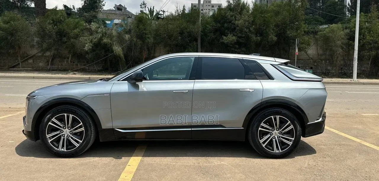Cadillac Lyriq 2023 Silver