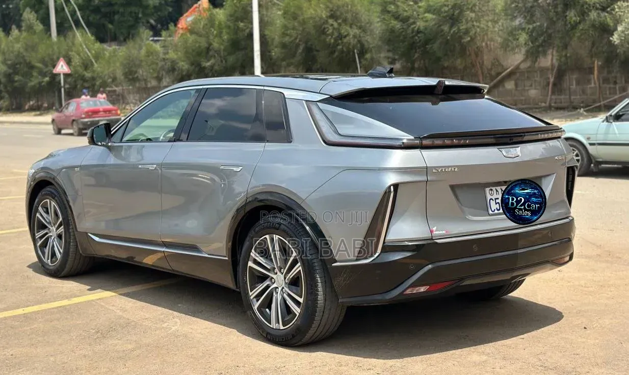 Cadillac Lyriq 2023 Silver