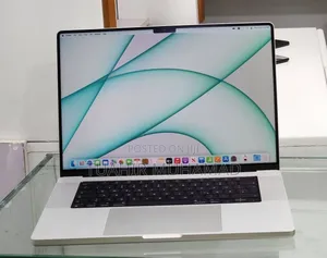 New Laptop Apple MacBook Pro 2015 16GB Intel Core i7 SSD 512GB