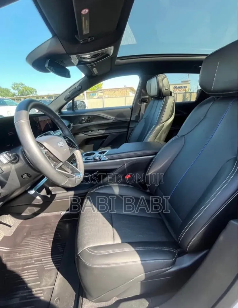 Cadillac Lyriq 2024 Blue