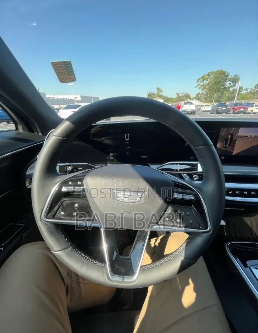 Cadillac Lyriq 2024 Blue