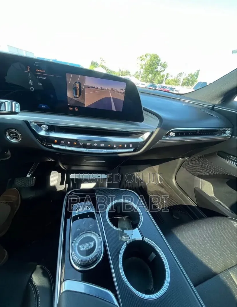 Cadillac Lyriq 2024 Blue