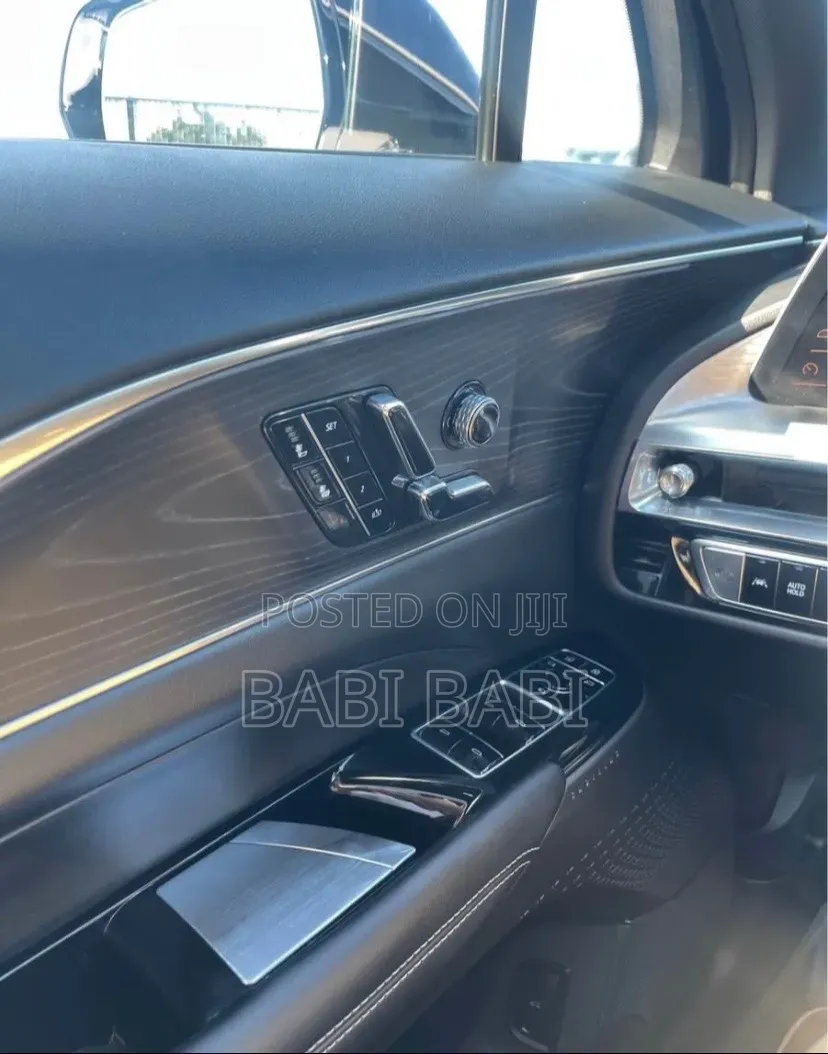 Cadillac Lyriq 2024 Blue