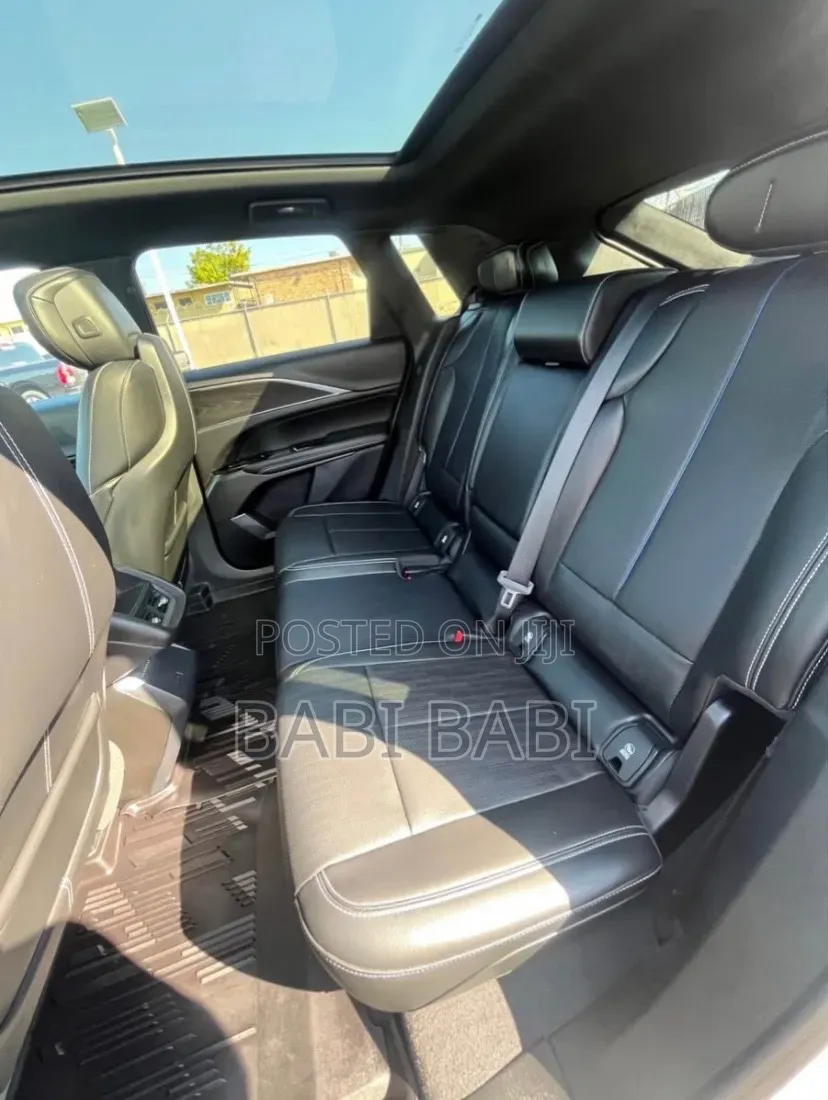 Cadillac Lyriq 2024 Blue
