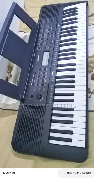 Yamaha PSR E273