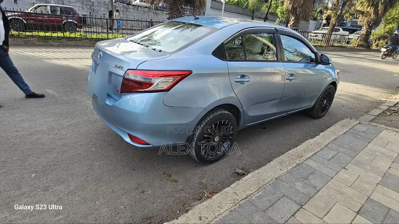 Toyota Yaris 2016 Blue