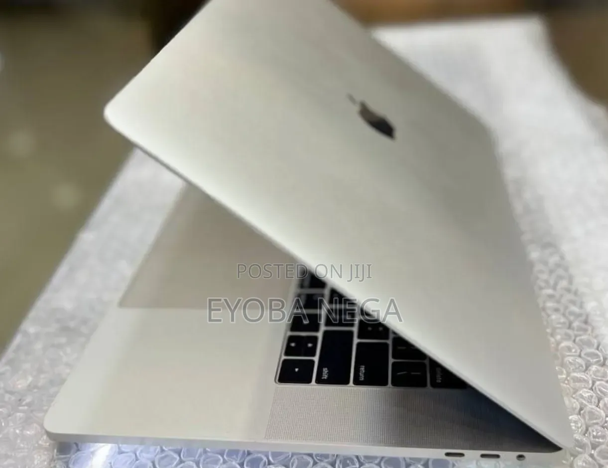 Laptop Apple MacBook Pro 2018 16GB Intel Core i7 SSD 256GB