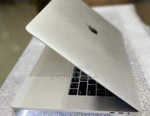 Laptop Apple MacBook Pro 2018 16GB Intel Core i7 SSD 256GB