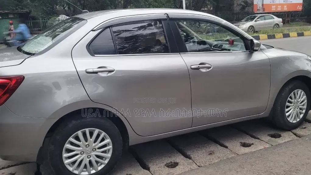 Suzuki Dzire 2022 Silver