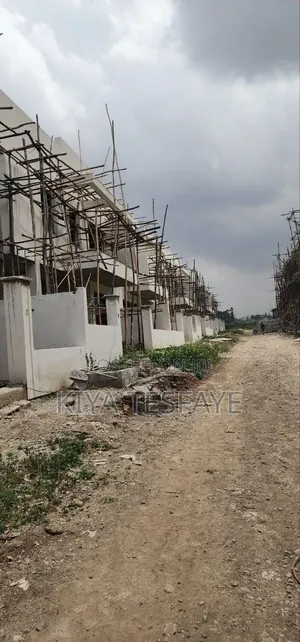 3bdrm Villa in ጀሞ2, Gullele for sale