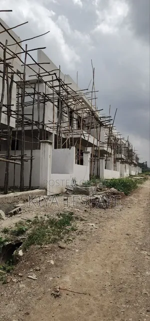 3bdrm Villa in ጀሞ2, Gullele for sale