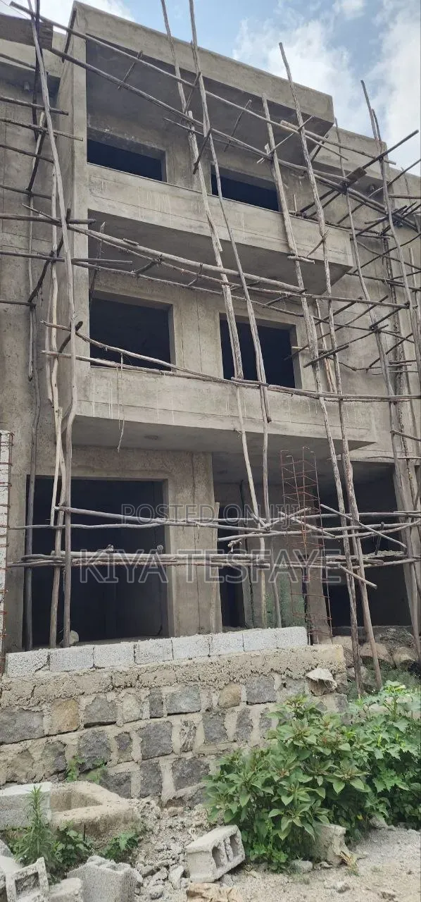 3bdrm Villa in ጀሞ2, Gullele for sale