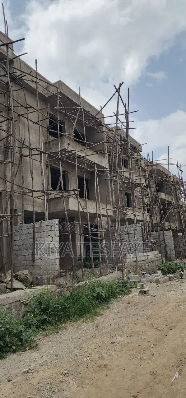 3bdrm Villa in ጀሞ2, Gullele for sale