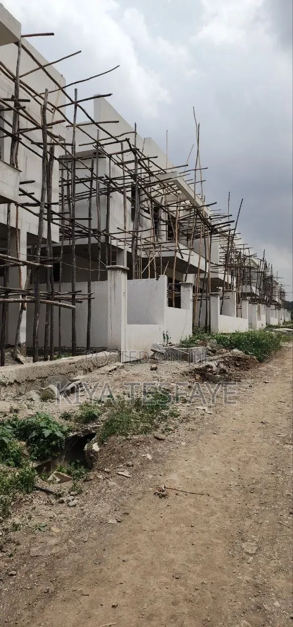 3bdrm Villa in ጀሞ2, Gullele for sale