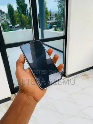 New Apple iPhone 11 64 GB White