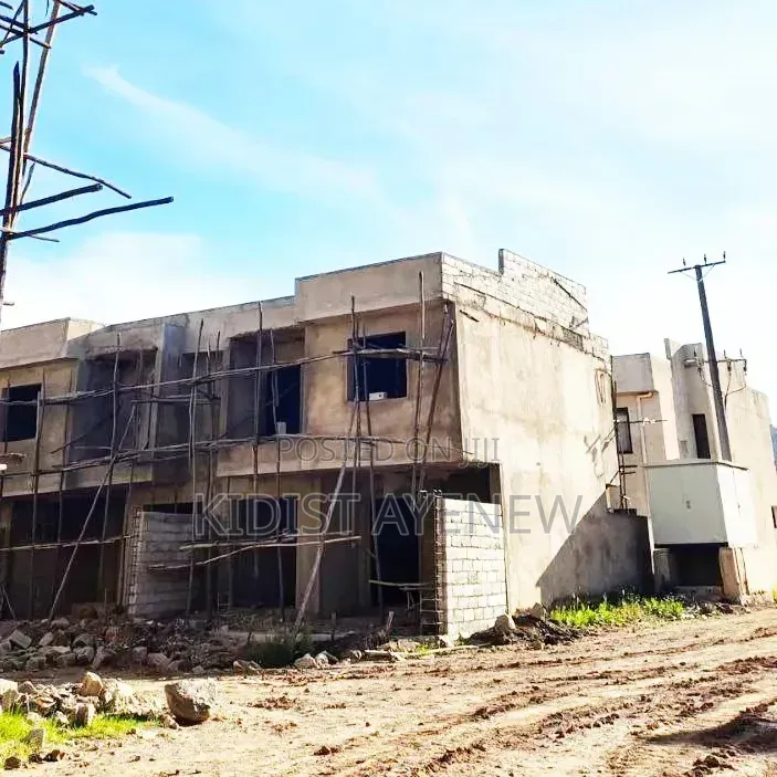 6bdrm Villa in ቅድስት አየነው, Nifas Silk-Lafto for sale