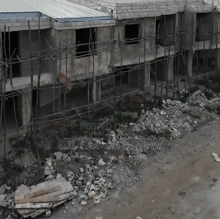 6bdrm Villa in ቅድስት አየነው, Nifas Silk-Lafto for sale