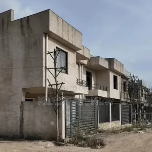 6bdrm Villa in ቅድስት አየነው, Nifas Silk-Lafto for sale