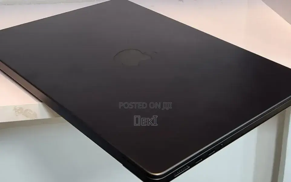 New Laptop Apple MacBook Pro 2025 M5 16GB Apple M5 SSD 1T