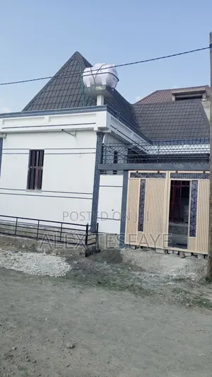 Furnished 5bdrm Townhouse/Terrace in Home, West Shewa for sale