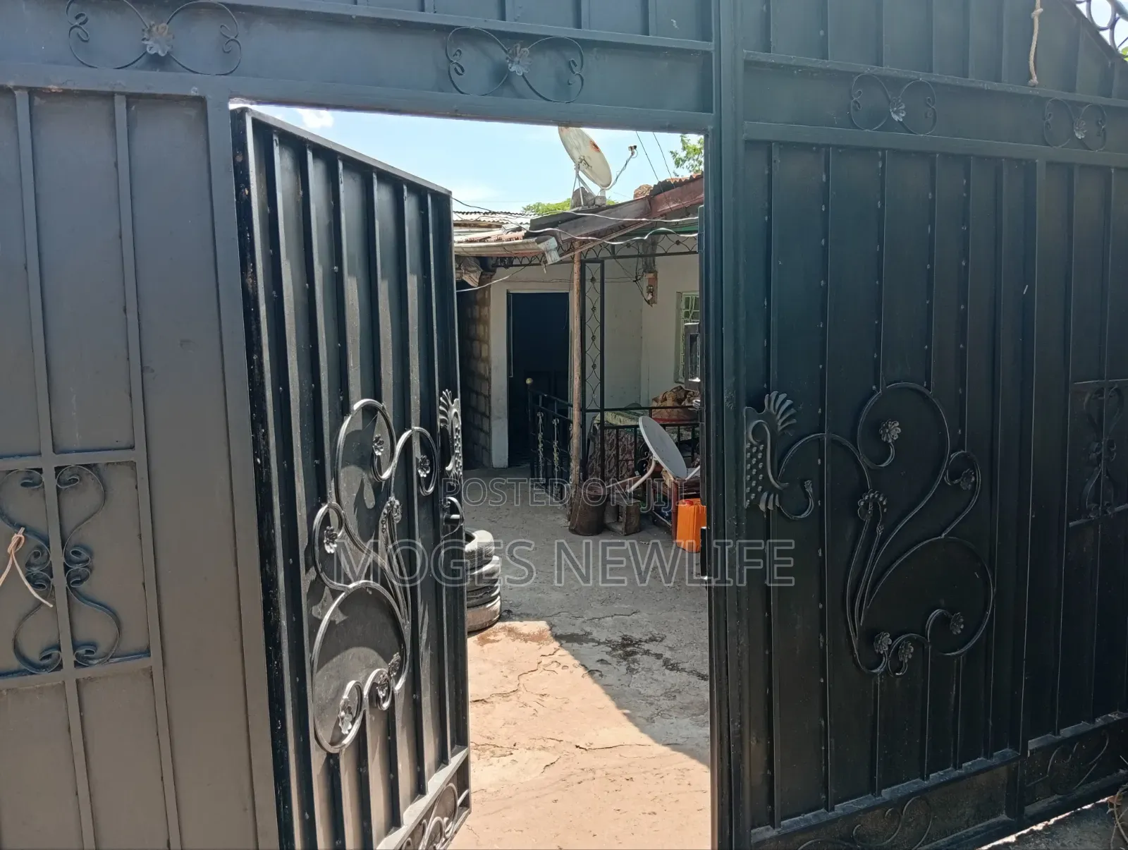 5bdrm House in Akaky Kaliti for sale