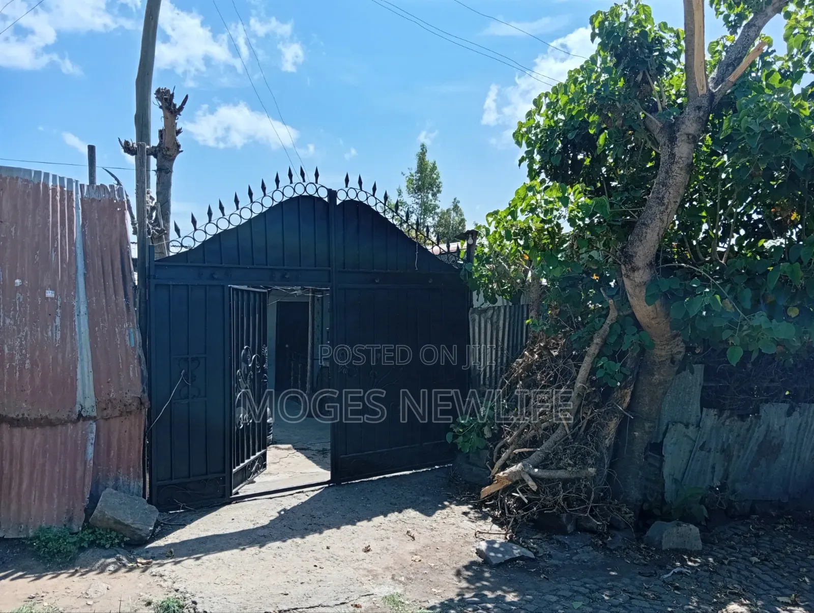 5bdrm House in Akaky Kaliti for sale