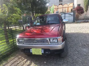 Toyota Hilux 2001 Burgundy