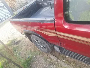 Toyota Hilux 2001 Burgundy